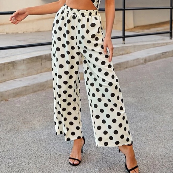 Polkadot halter top with wide leg pants - Picture 2 of 5